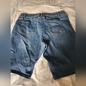 D. jeans size 16 short